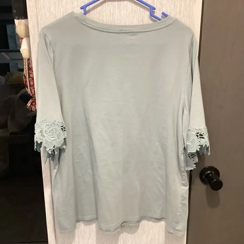 NWOT.  Simply Vera Vera Want Short Sleeve Lace Cuffed Tee in Robin’s Egg Blue